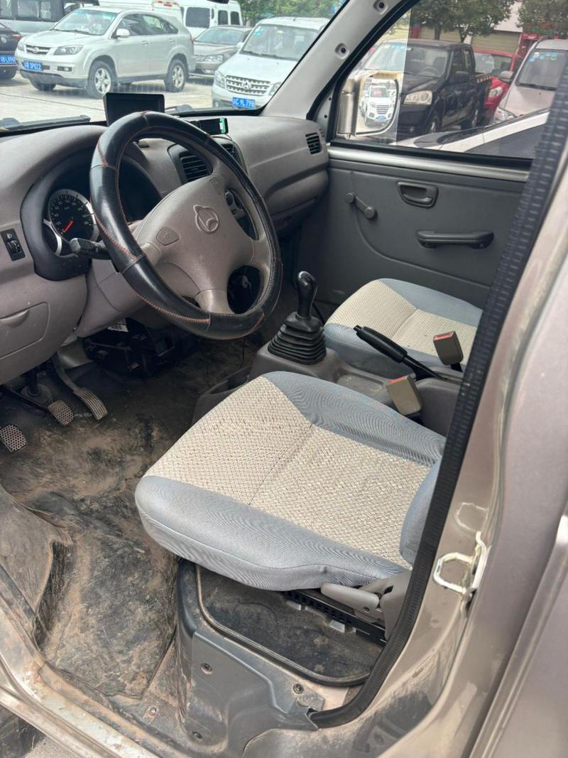 五座面包車貨運拉人五座面包車貨運拉人多少錢