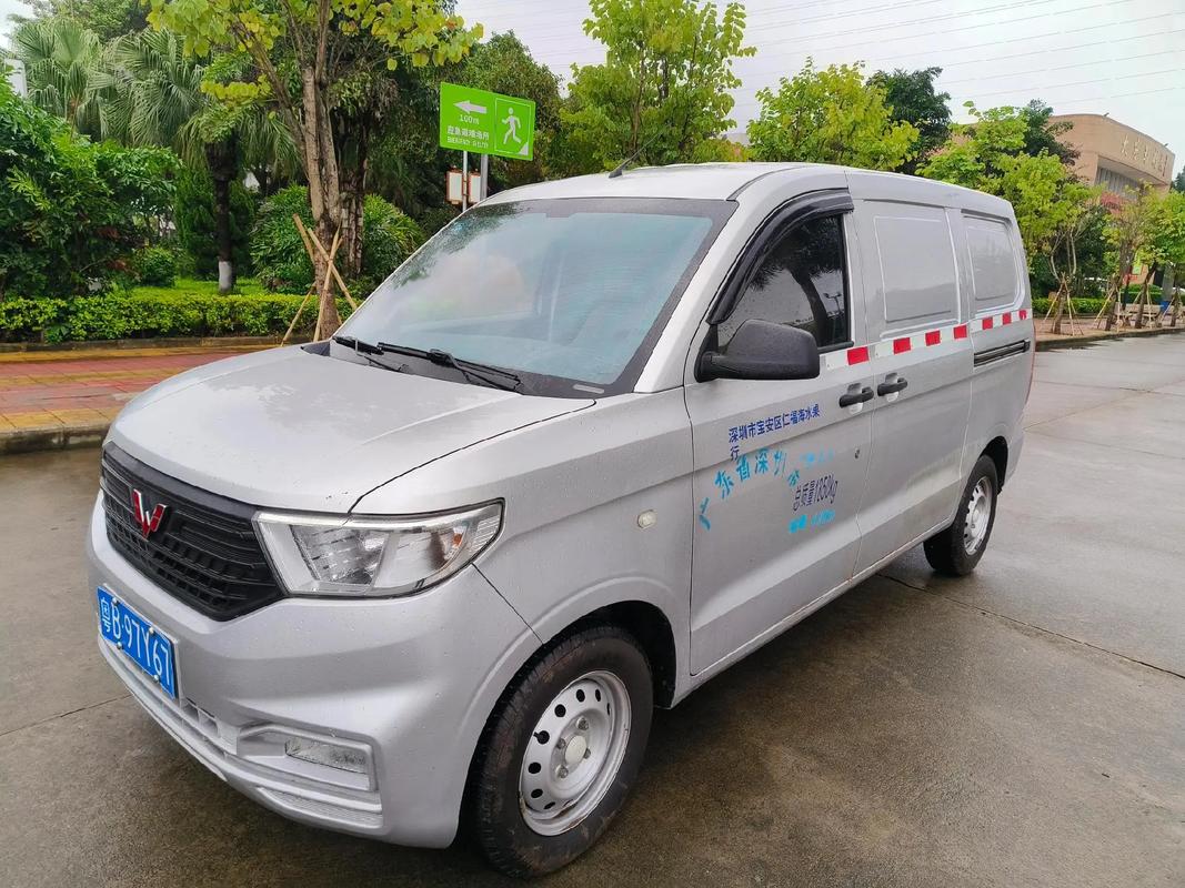 貨運面包車有多少座位貨運面包車有多少座位的