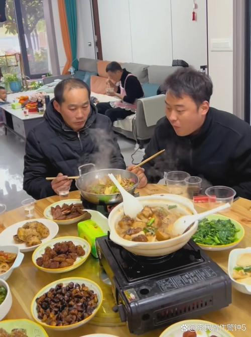 貨運大叔吃飯貨運大叔吃飯視頻大全