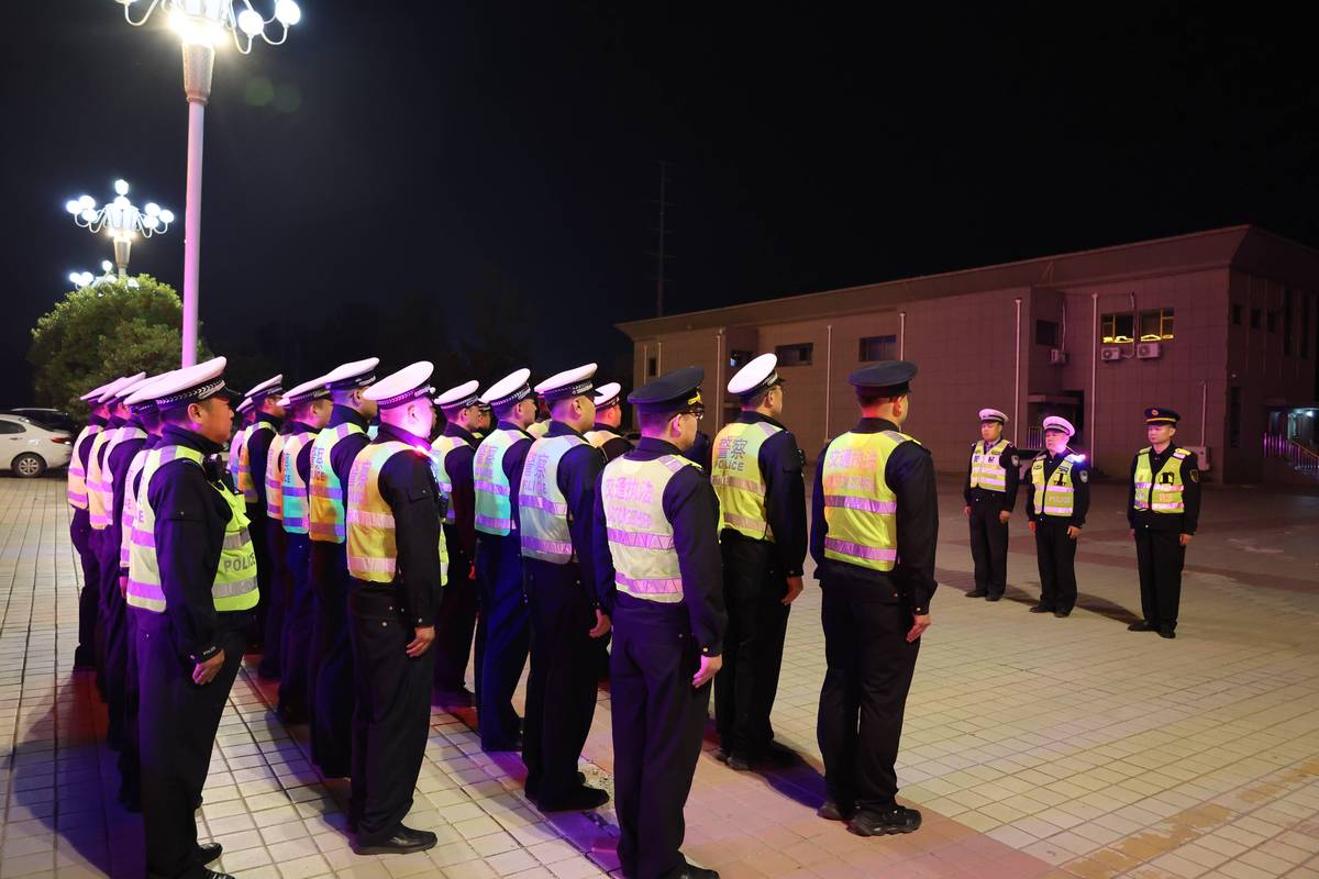 交警  貨運(yùn)企業(yè)交警 貨運(yùn)企業(yè)開(kāi)展安全大檢查