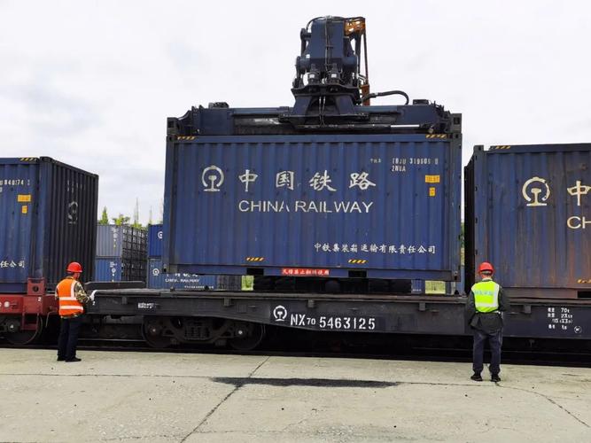 特種貨運(yùn)火車特種貨運(yùn)火車圖片